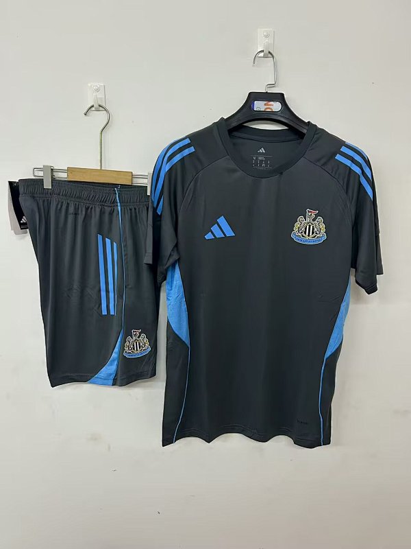 25/26 Newcastle United training jersey grey