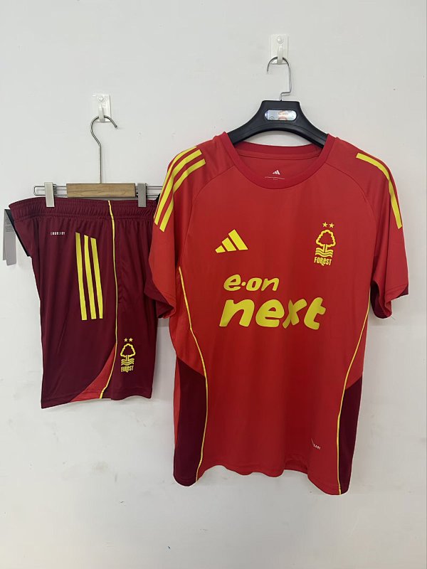 25/26 Nottingham Forest training jersey red